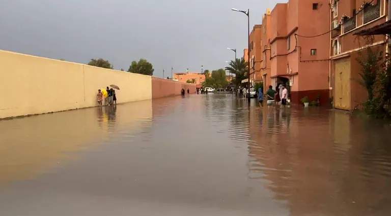 فيضانات غير مسبوقة تضرب القصر الكبير.. المغرب يطلق أوسع عمليات إجلاء وسط تحذيرات من كارثة مائية